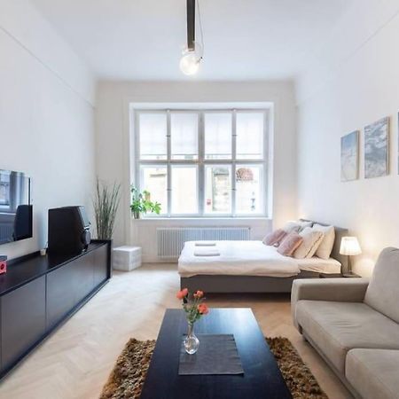Luxury Apartment On Old Town Square Прага Екстер'єр фото