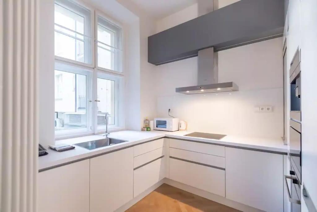 Luxury Apartment On Old Town Square Прага Екстер'єр фото