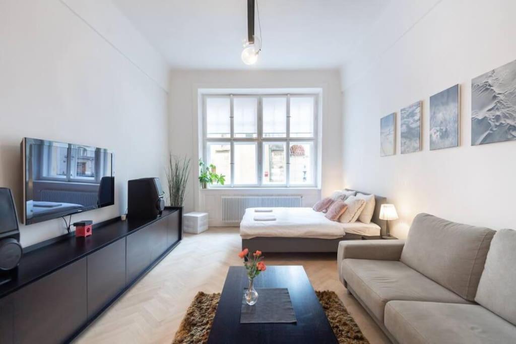 Luxury Apartment On Old Town Square Прага Екстер'єр фото