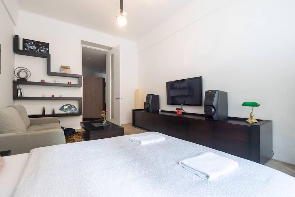 Luxury Apartment On Old Town Square Прага Екстер'єр фото